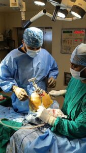 best Orthopaedic surgeon in Indore, hip replacement, knee pain doctor,knee replacement